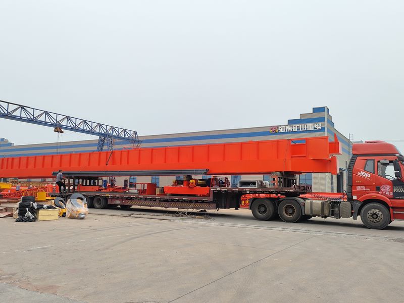 通用桥式起重机 QDXX32/5t—27.7m 制作完成，发往陕西省铜川市交付客户使用。